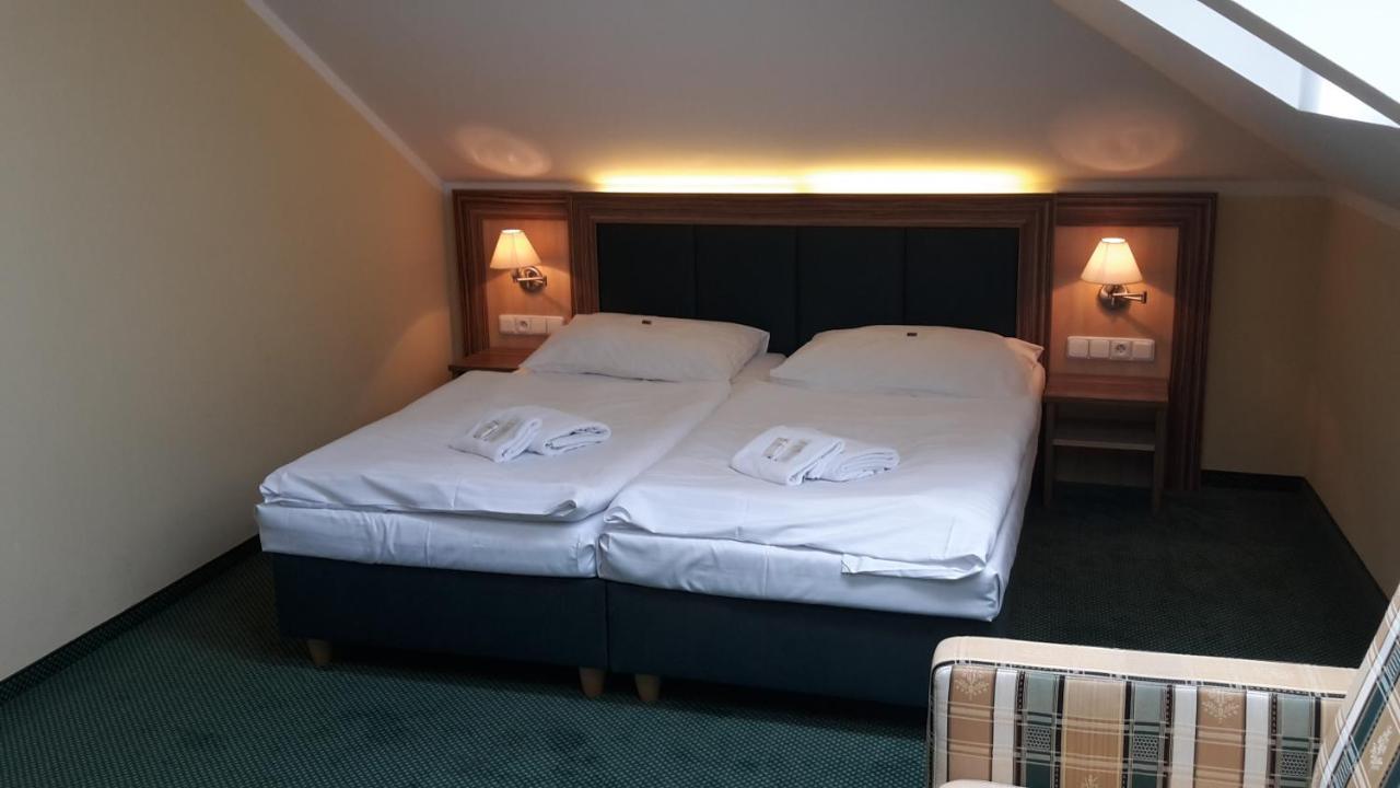 Corner Hotel U Divadla*** - 즈노이모 외부 사진