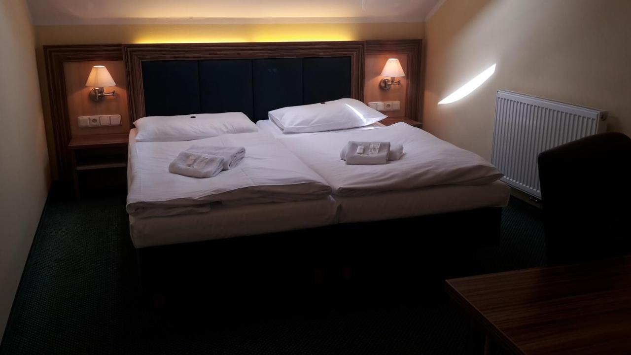 Corner Hotel U Divadla*** - 즈노이모 외부 사진