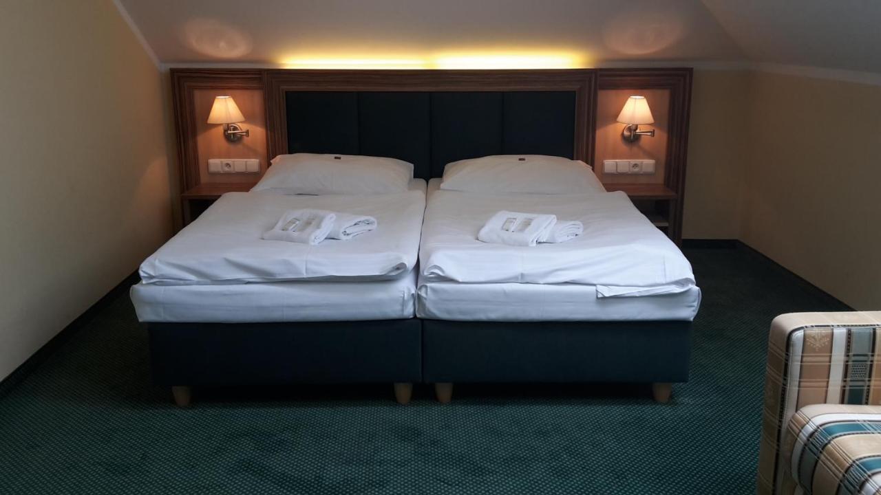 Corner Hotel U Divadla*** - 즈노이모 외부 사진